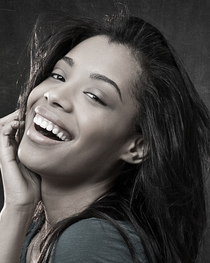 Woman featured on the Gloss & Floss Skin Booster treatment page in Stockholm
