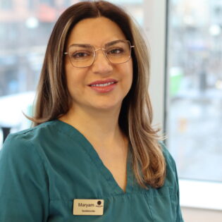 Maryam Yavarpanah, tandsköterska på Gloss & Floss Dental Care i Stockholm