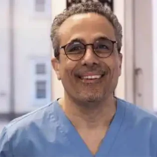 Sia Hakimmaani, tandläkare på Gloss & Floss Dental Care på Södermalm i Stockholm.